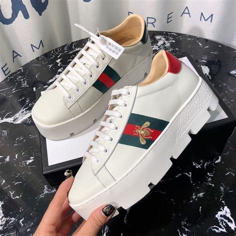 Tenis Gucci Mujer Abeja .